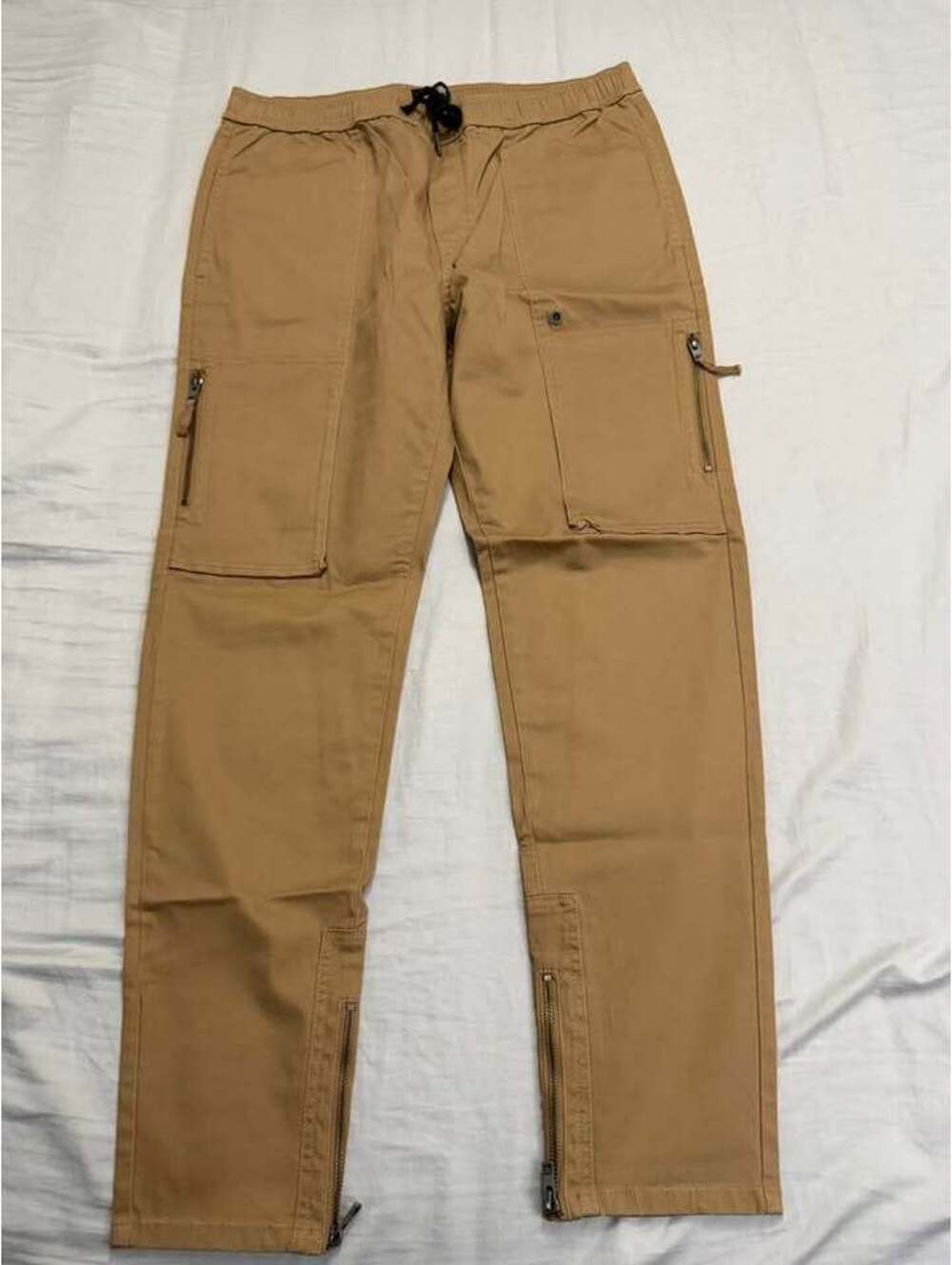 Zanerobe Cargo Jogger Pants
Mens Size 38 Used Like New
$30